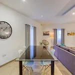 Bright,stylish 2bedroom In Village Centre Kalkara