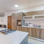 Bright,stylish 2bedroom In Village Centre Kalkara