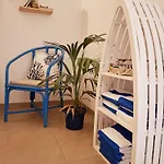 Bright,stylish 2bedroom In Village Centre