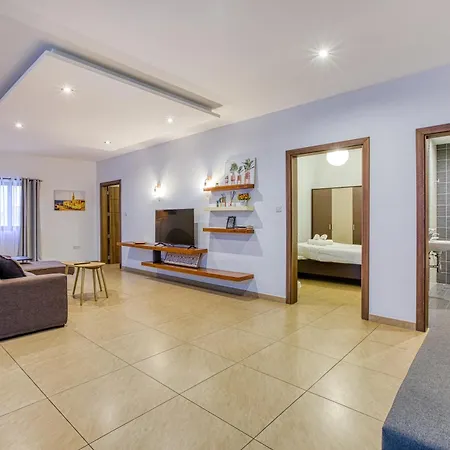 Bright,stylish 2bedroom In Village Centre Kalkara