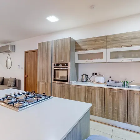 Bright,stylish 2bedroom In Village Centre Kalkara