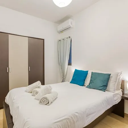 Bright,stylish 2bedroom In Village Centre *