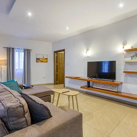 Bright,stylish 2bedroom In Village Centre Kalkara
