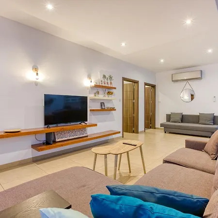 Bright,stylish 2bedroom In Village Centre * Kalkara