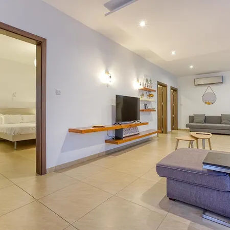Apartment Bright,stylish 2bedroom In Village Centre *