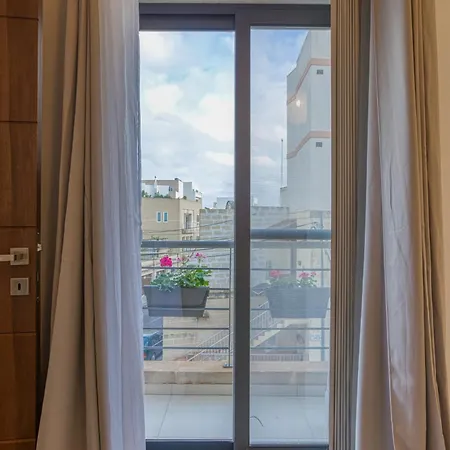 Bright,stylish 2bedroom In Village Centre Apartamento