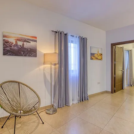 Bright,stylish 2bedroom In Village Centre