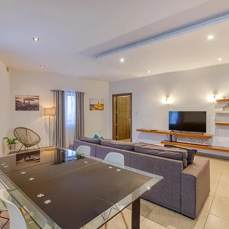 Bright,stylish 2bedroom In Village Centre Appartement