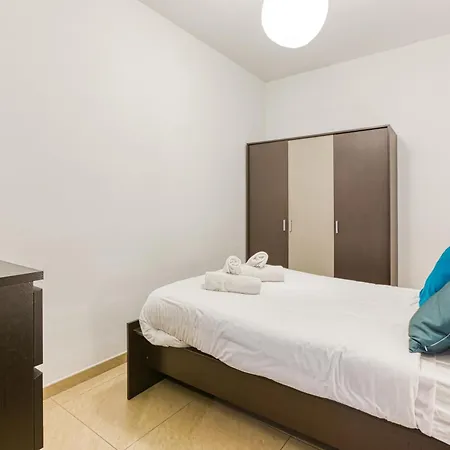 Bright,stylish 2bedroom In Village Centre Apartment Kalkara