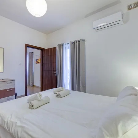 Bright,stylish 2bedroom In Village Centre * Kalkara