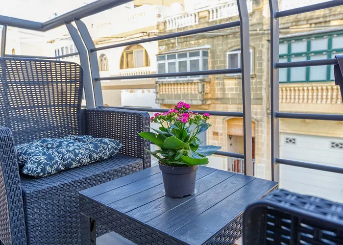 Bright,stylish 2bedroom In Village Centre Lägenhet