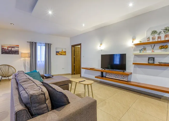 Bright,stylish 2bedroom In Village Centre Kalkara