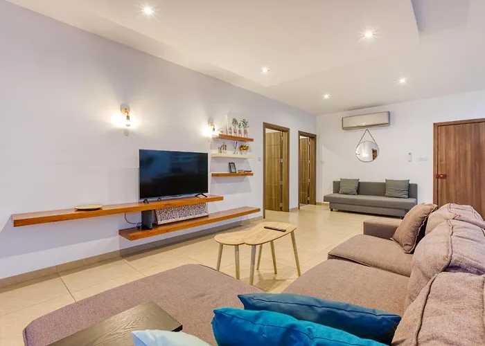 Bright,stylish 2bedroom In Village Centre * Kalkara