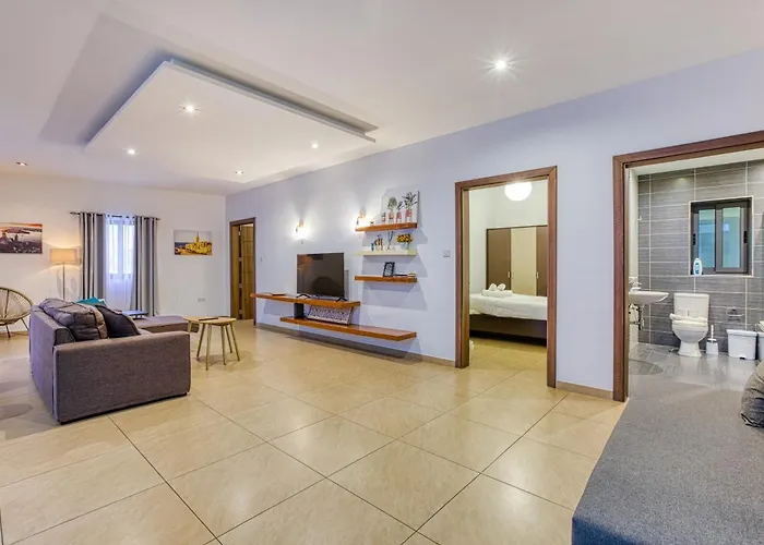 Bright,stylish 2bedroom In Village Centre Kalkara