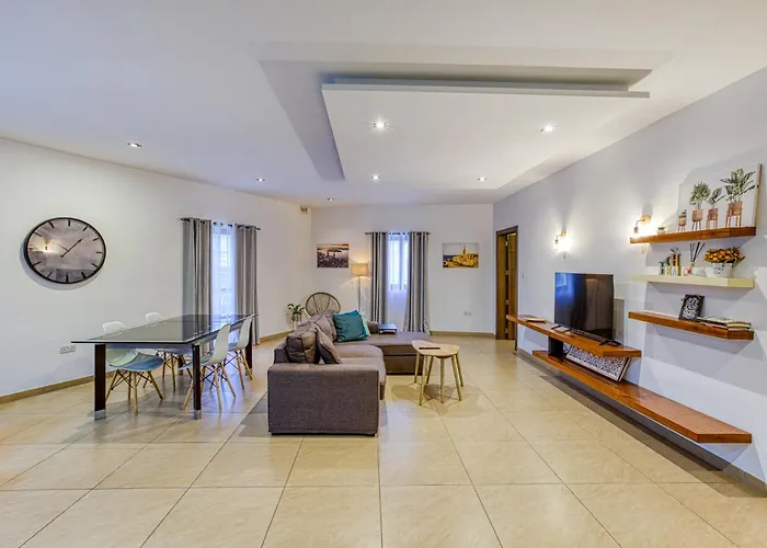 Bright,stylish 2bedroom In Village Centre