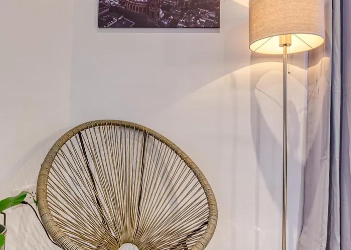 Bright,stylish 2bedroom In Village Centre Appartement *