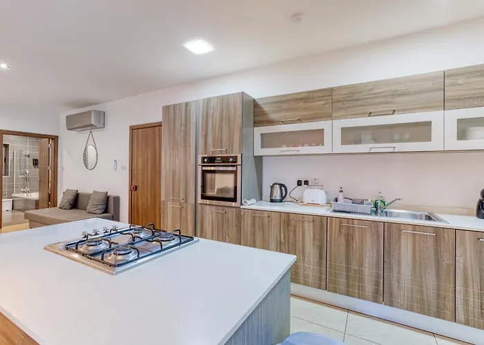 Bright,stylish 2bedroom In Village Centre Kalkara