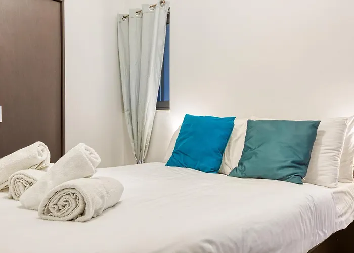 Bright,stylish 2bedroom In Village Centre Kalkara