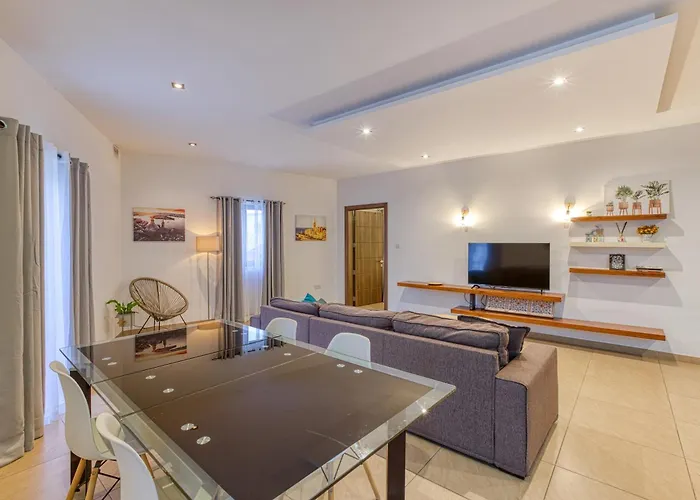 Bright,stylish 2bedroom In Village Centre Lägenhet