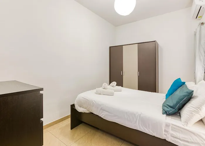 Bright,stylish 2bedroom In Village Centre Lägenhet Kalkara