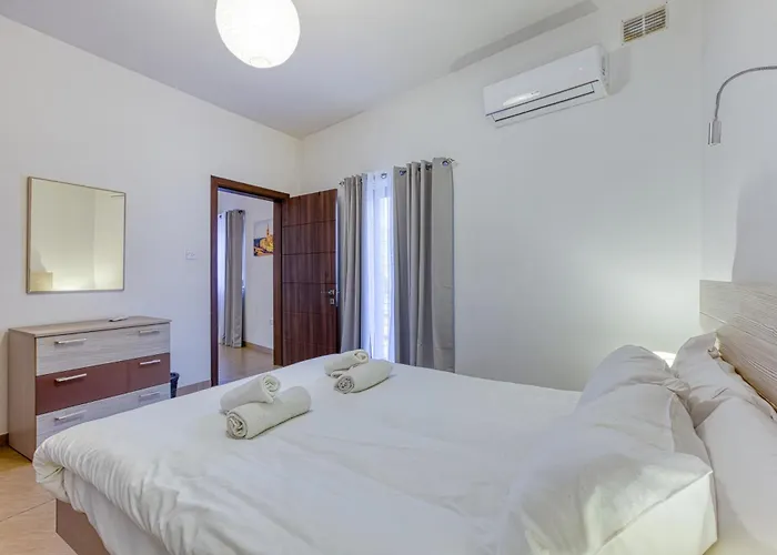 Bright,stylish 2bedroom In Village Centre * Kalkara